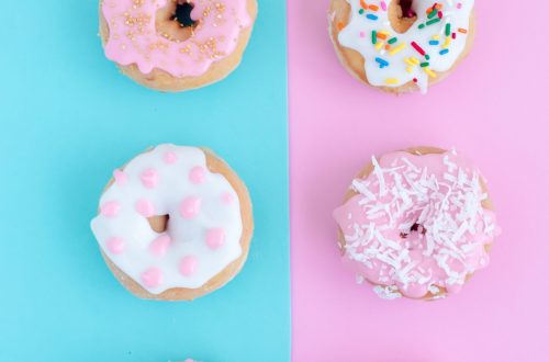 There are approximately 3.5 teaspoons of sugar in one donut. This will vary by donut.